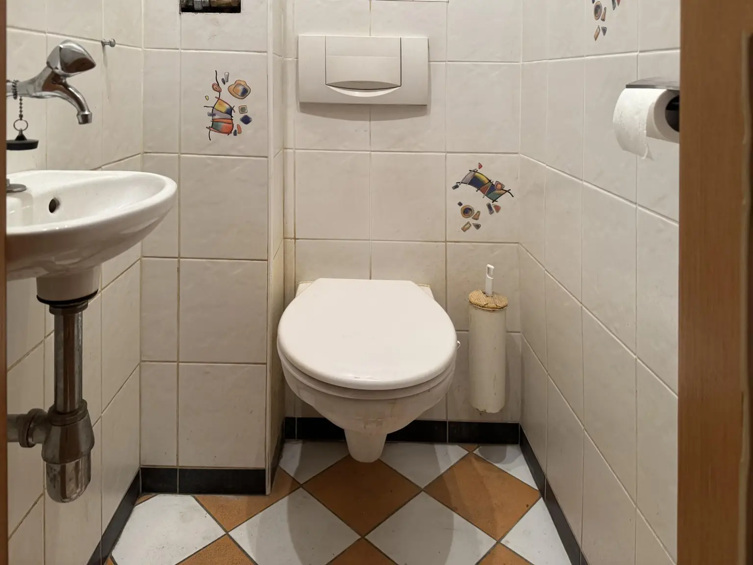 "Coole 2 oder praktische 3 Zimmer Wohnung, Renovierungsbedarf!"