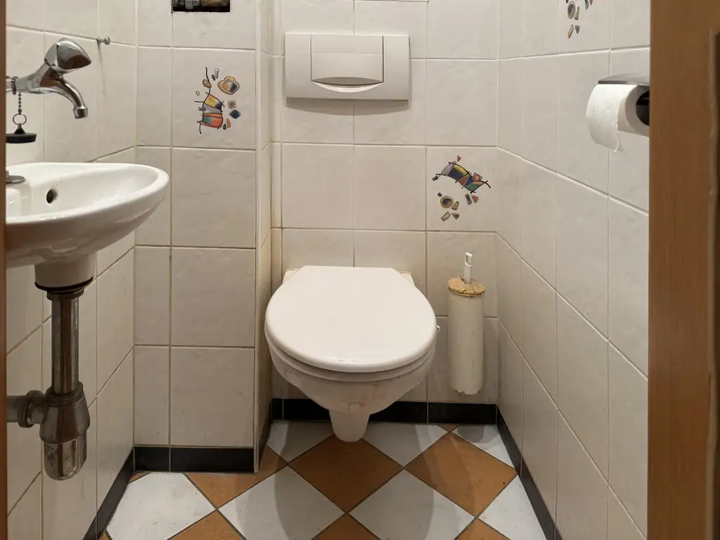 "Coole 2 oder praktische 3 Zimmer Wohnung, Renovierungsbedarf!"