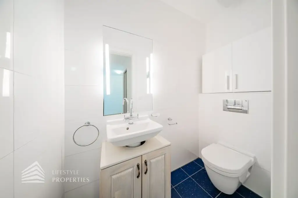 Wunderschöne 4 - Zimmer Wohnung mit Terrasse und 2 Balkonen