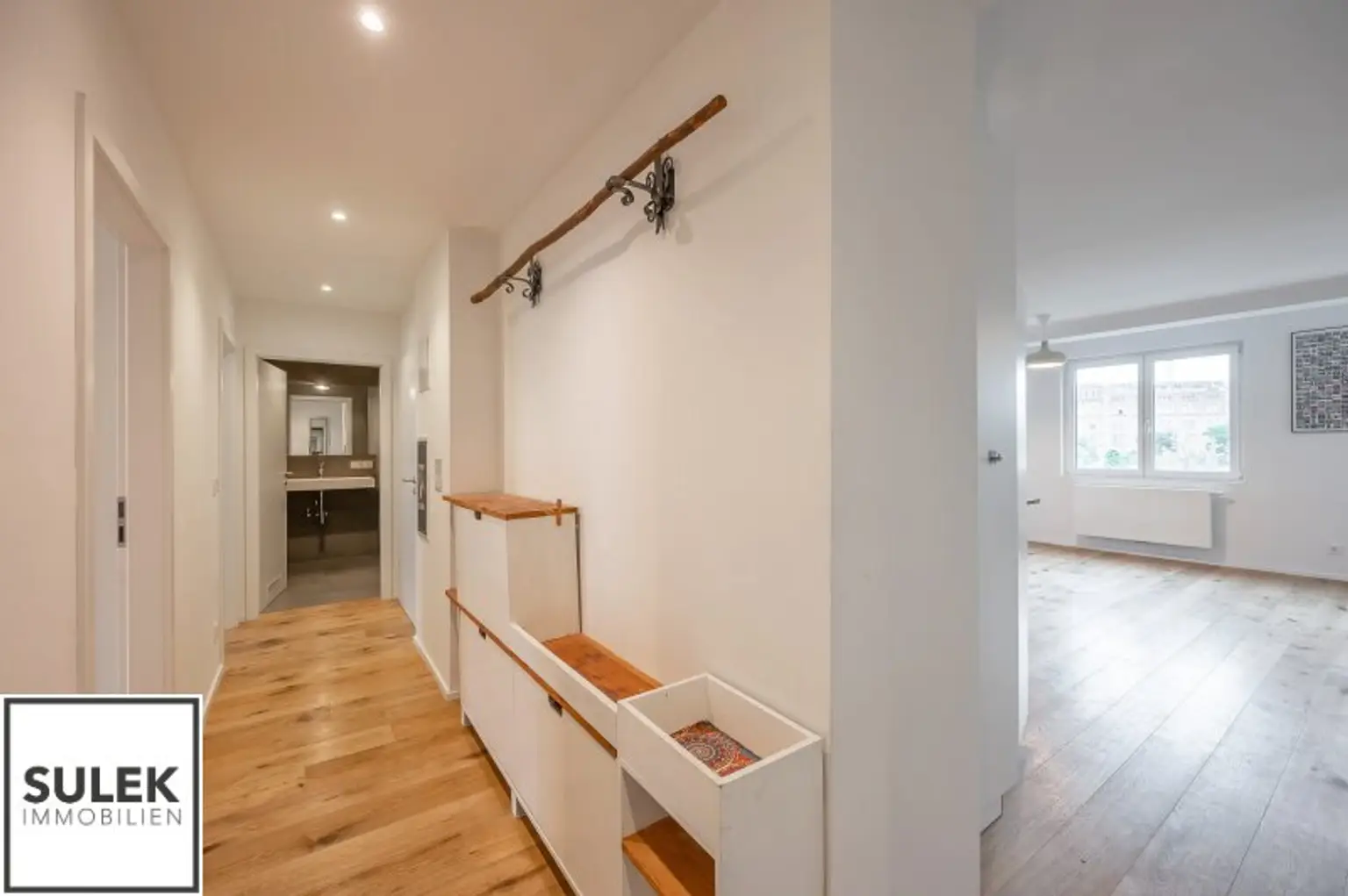 Gut geschnittene, modernisierte 4 Zimmer Wohnung mit Fernblick beim Schweizergarten - ab sofort beziehbar! (nicht WG-geeignet)