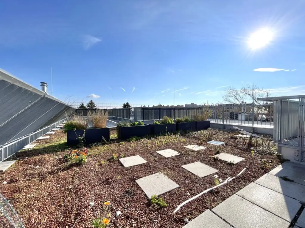 *TERRASSENTRAUM - Goldener Hirsch – Stilvolle 3-Zimmer-Wohnung mit Terrasse & Balkon in der Ziedlergasse, 23. Bezirk*