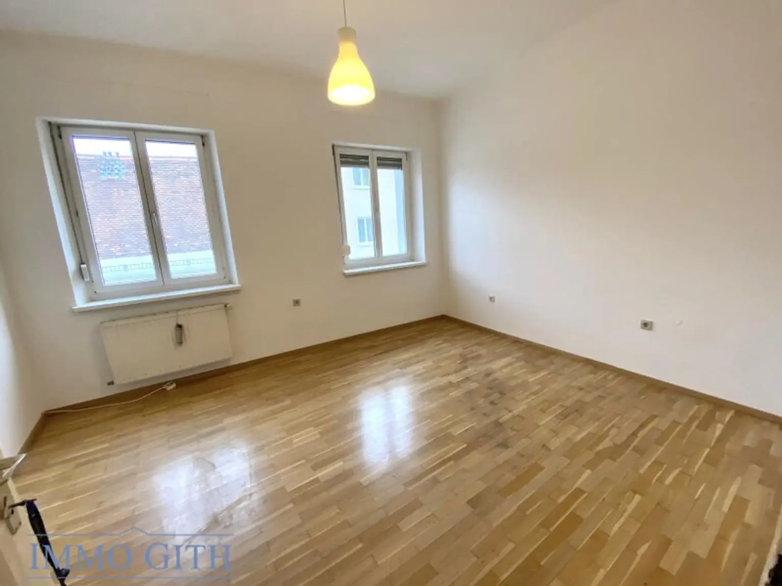 SEHR HELLE, NEU AUSGEMALTE 72m² GROSSE 3-ZIMMER-WOHNUNG MIT LIFT NAHE ZENTRUM UND HAUPTBAHNHOF ZU KAUFEN!