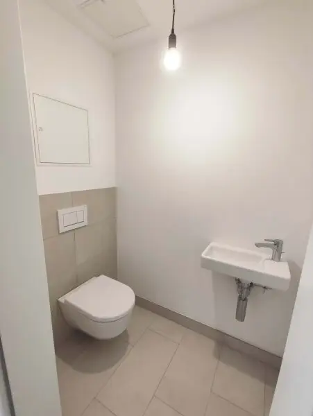 DACHGESCHOß-4-Zimmer-ERSTBEZUG mit Terrasse und privatem Liftzugang! Top 1/40