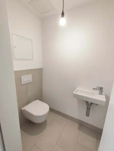 DACHGESCHOß-4-Zimmer-ERSTBEZUG mit Terrasse und privatem Liftzugang! Top 1/40