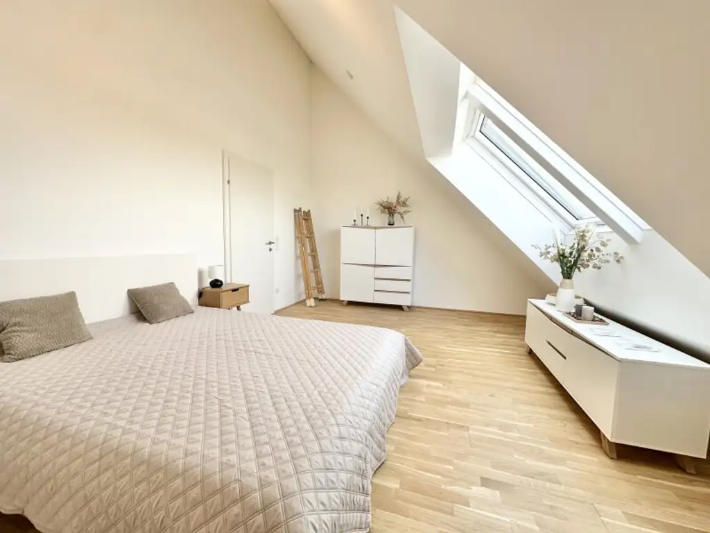 Hier müssen Sie schnell sein - AB SOFORT BEZIEHBAR!! Tolle 3 Zimmerdachgeschosswohnung + zwei Terrassen! Absolute Toplage! U1 Kagranerplatz!!