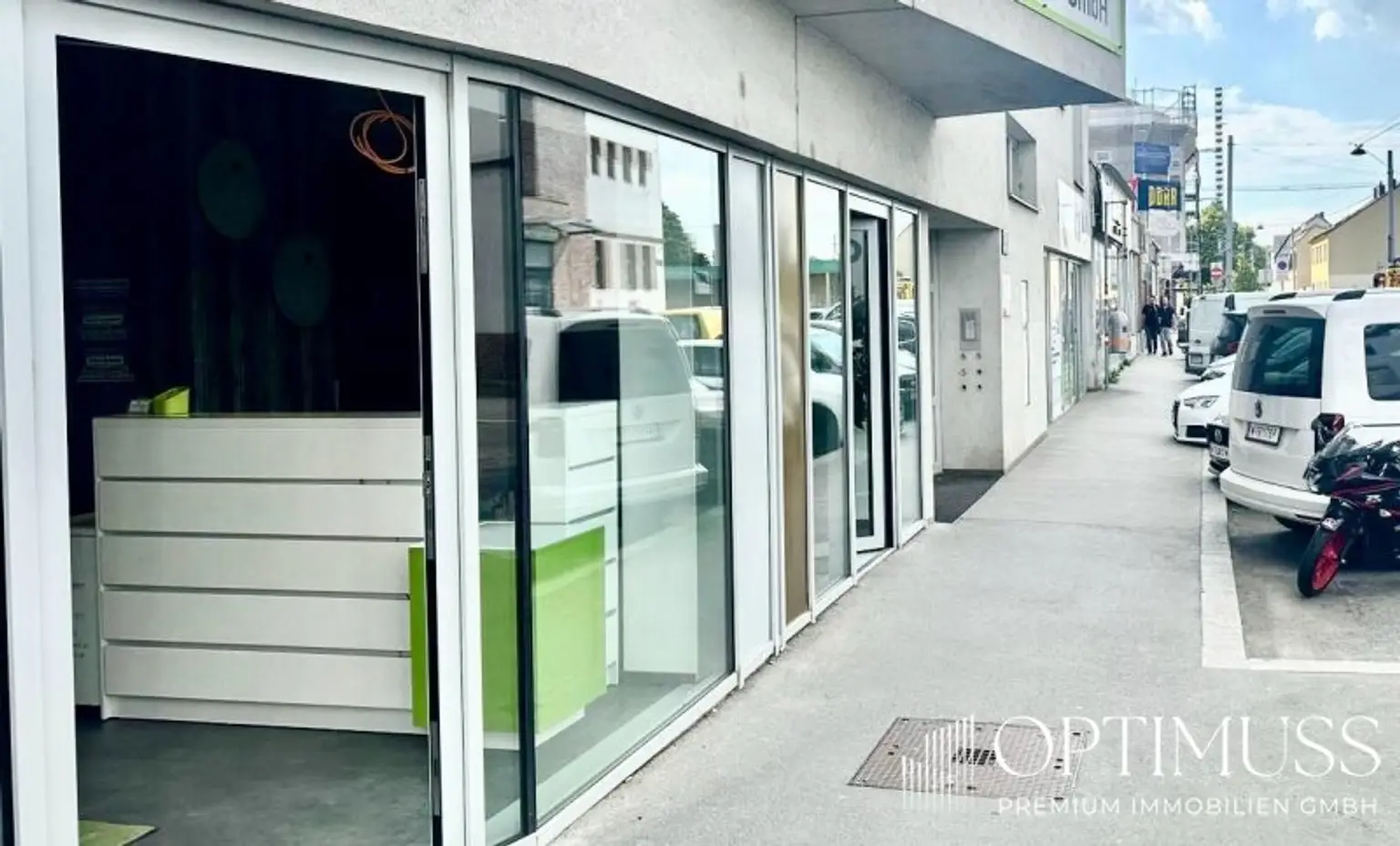 Repräsentative Büro/Kanzlei oder Geschäftsräumlichkeiten mit Terrasse, Kellerflächen,Parkmöglichkeiten und bester Erreichbarkeit !