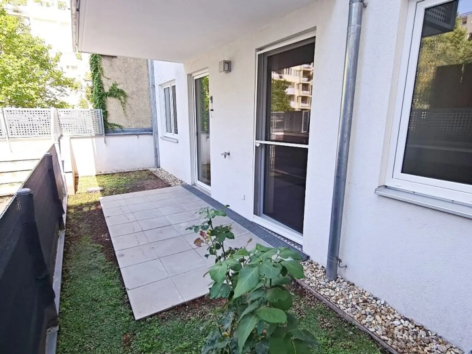 EIGENGARTEN, LORYSTRASSE, 75 m2 Neubau mit 23 m2 Garten, 2 Zimmer, Wohnküche, Wannenbad, Parketten, 1. Liftstock