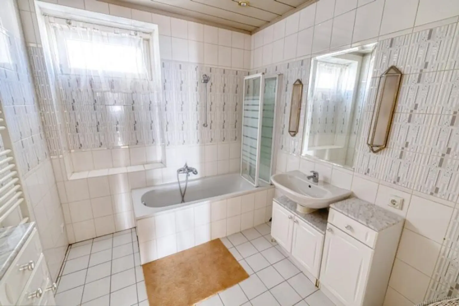 Charmantes Gründerzeithaus im Herzen von Gaweinstal mit angrenzendem Anlageobjekt