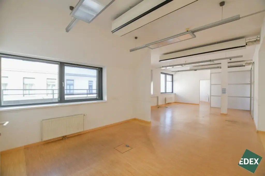 Vienna Competence Center - modernes Büro samt Freifläche