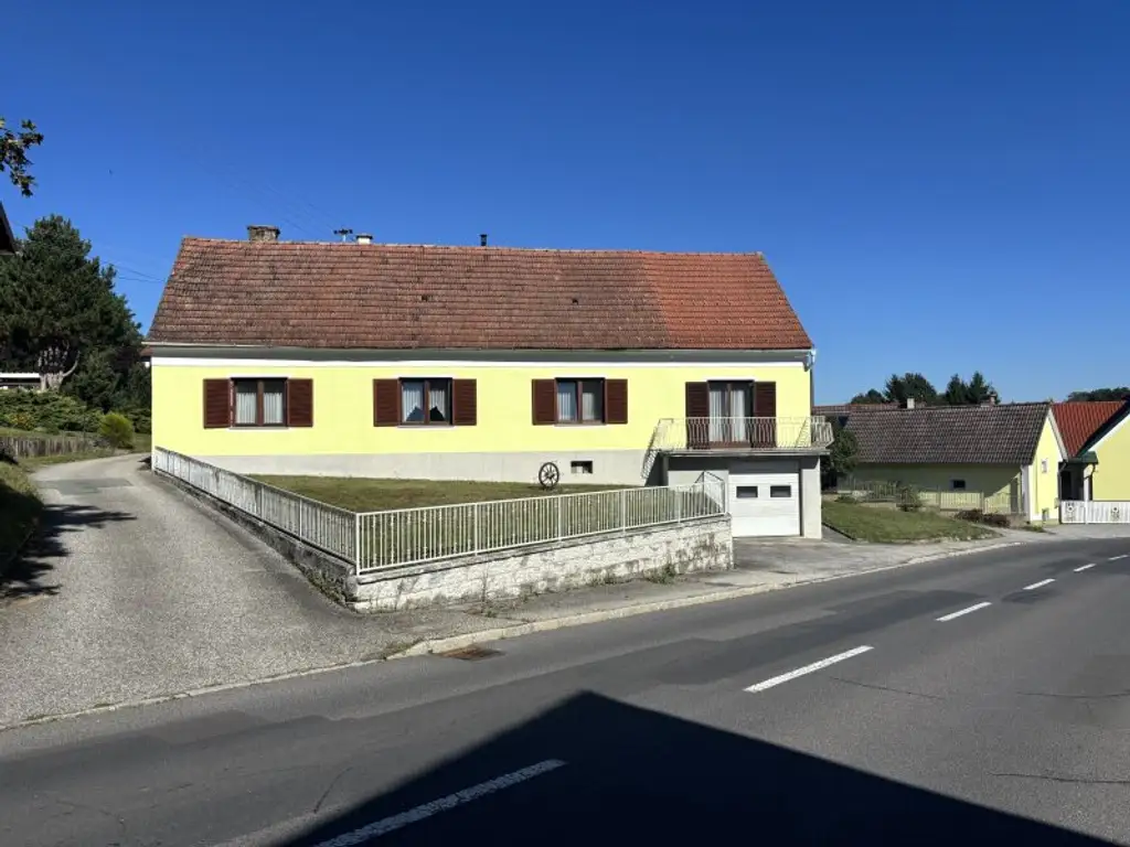 ** CHARMANTES ORIGINAL **  Olbendorf - gepflegter Vierkanthof in Ortslage mit ca. 1470 m2 Eigengrund !!