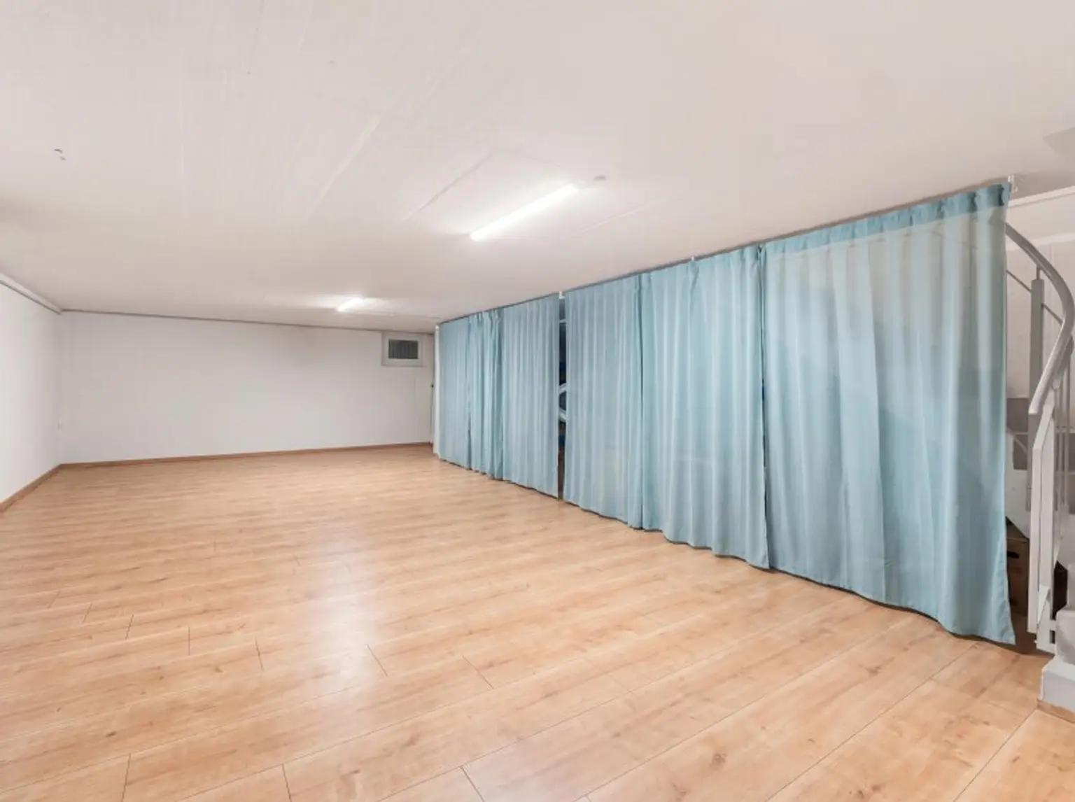 Schönes, sonniges und ruhiges Reihenhaus mit 142,00m² Nfl. und 102m² Eigengrund plus Carport und PKW-Stellplatz in Feschnig