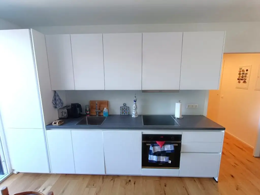 Moderne Dachgeschoss-Wohnung mit Freifläche! 2 Zimmer! Nähe U4 Pilgramgasse!