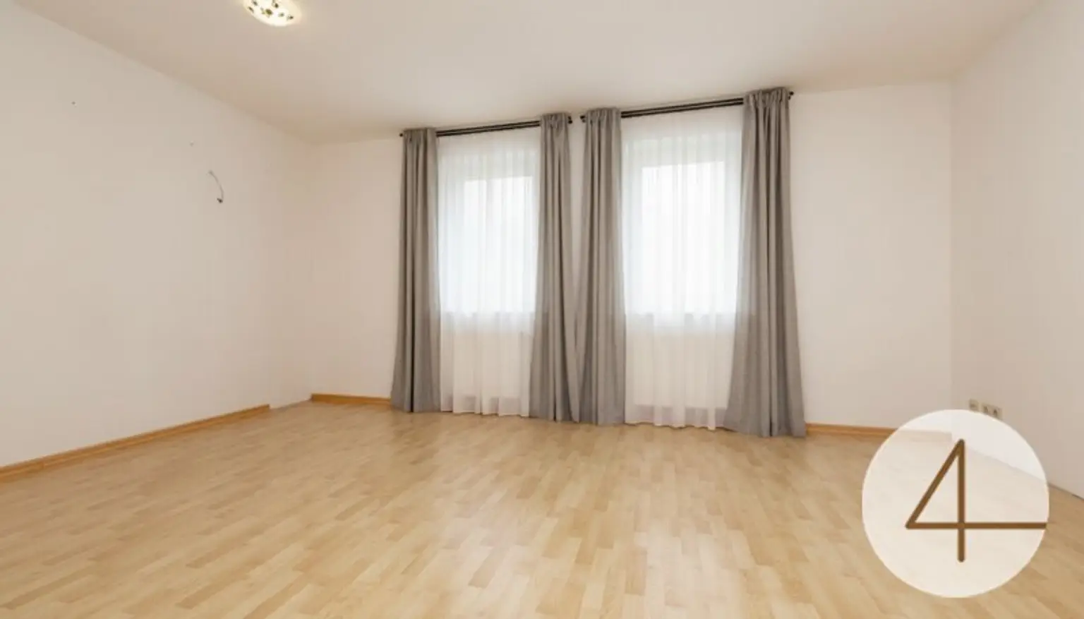 Dachgeschosswohnung mit Balkon in ruhiger aber zentraler Lage! Bahnhofsnähe