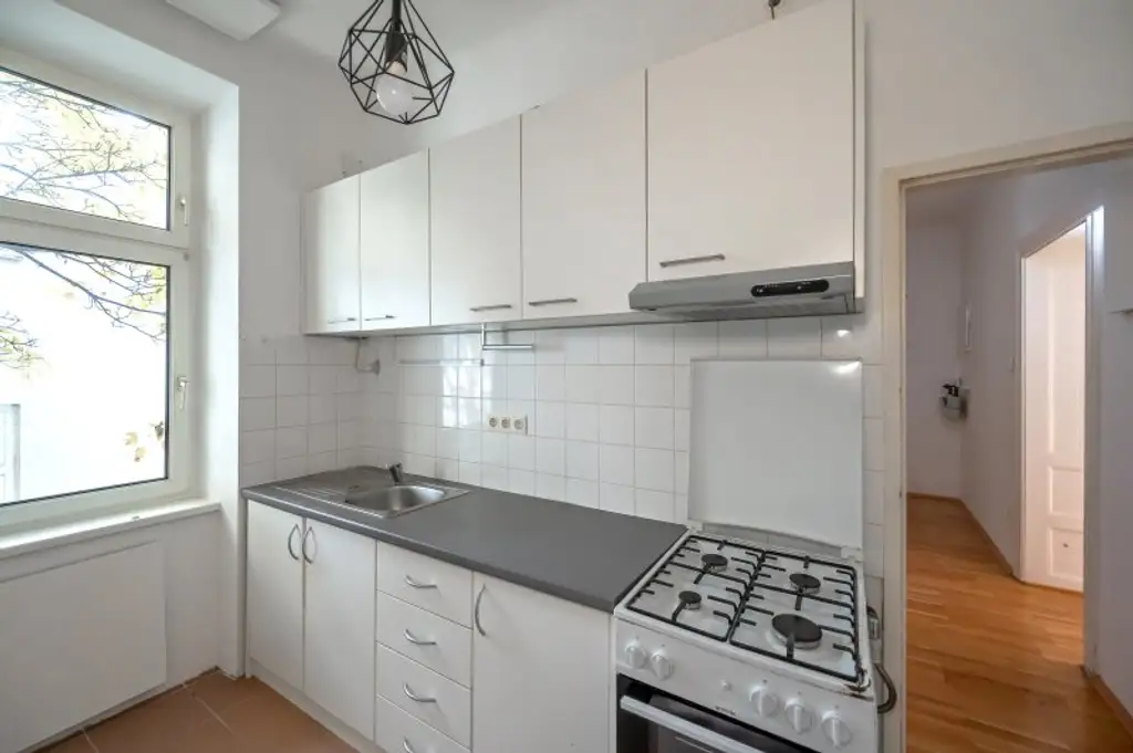 ++Fasangarten++ Altbau mit Potenzial – 2 Zimmer zum Sanieren