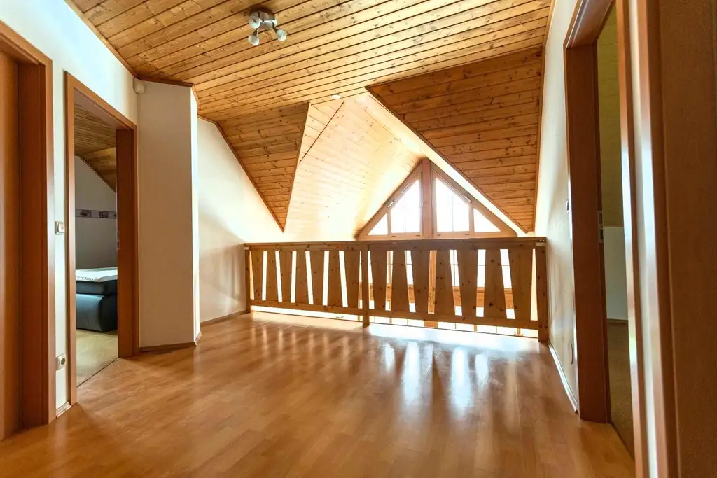 Wunderschönes Haus mit großer Hobbywerkstatt und großem Hofplatz - Ruhelage!
