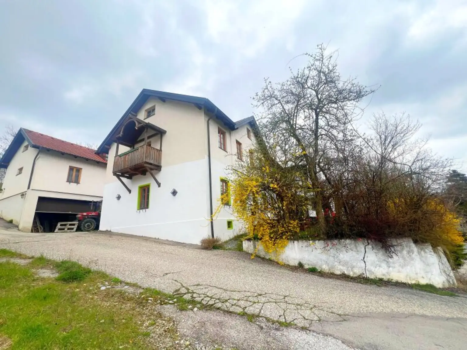 Direkt am Weinberg | Südhang-Lage mit großem Garten und eigenem Weingarten