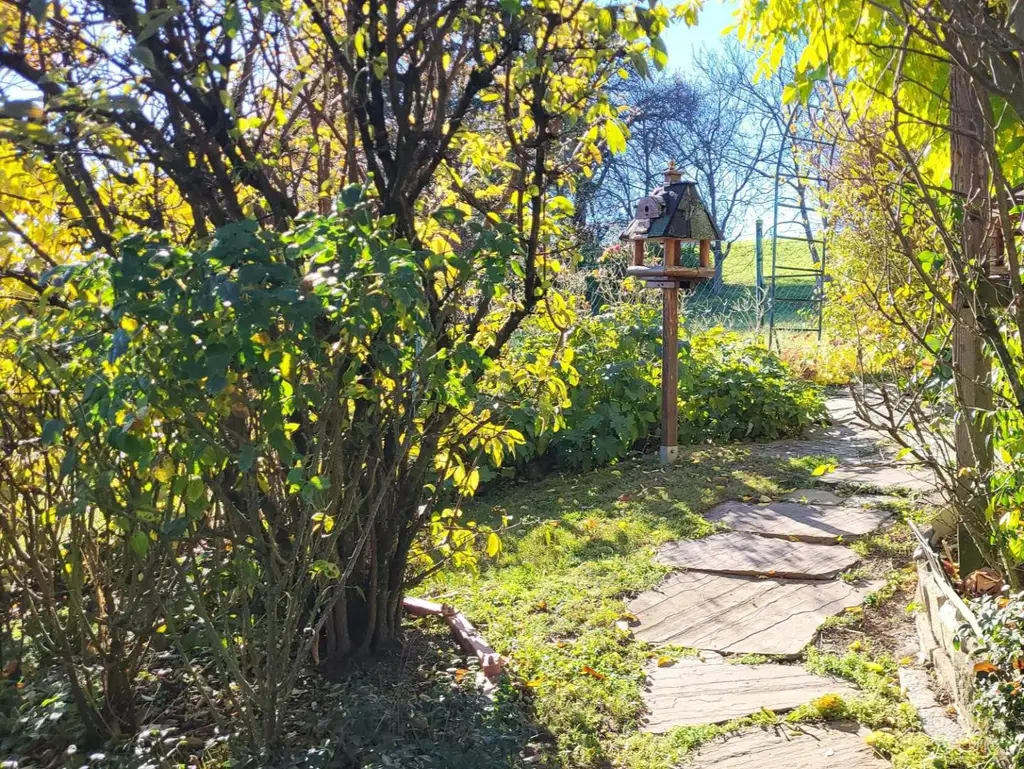 MASSIVHAUS MIT IDYLLISCHEM GARTEN IN SCHÖNER HÖHEN-AUSSICHTSLAGE