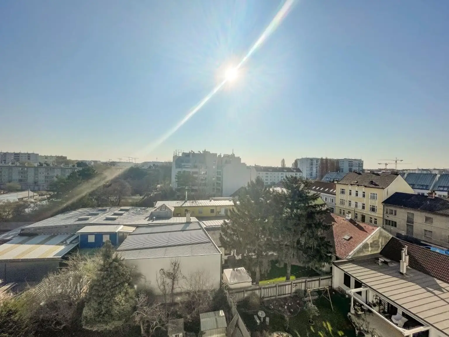 Luxus Penthouse mit Outdoor-Jacuzzi wird komplett möbliert vermietet // Luxury penthouse with outdoor Jacuzzi available for rent, fully furnished //