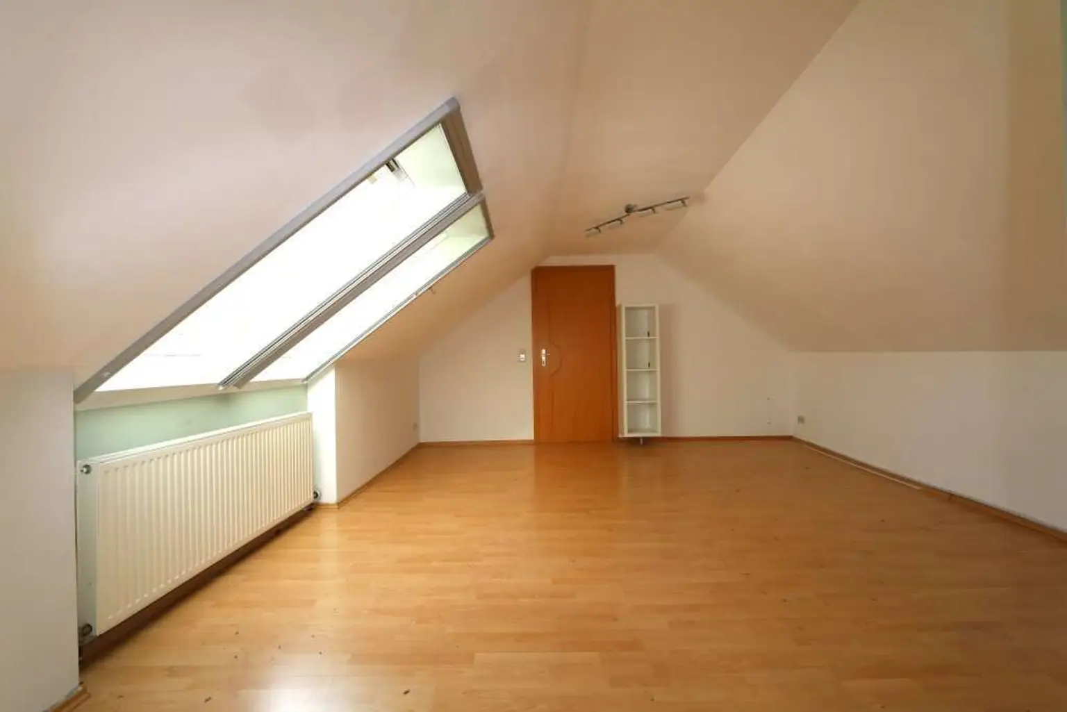 Bauernhaus mit zwei Wohneinheiten + Nebengebäude!