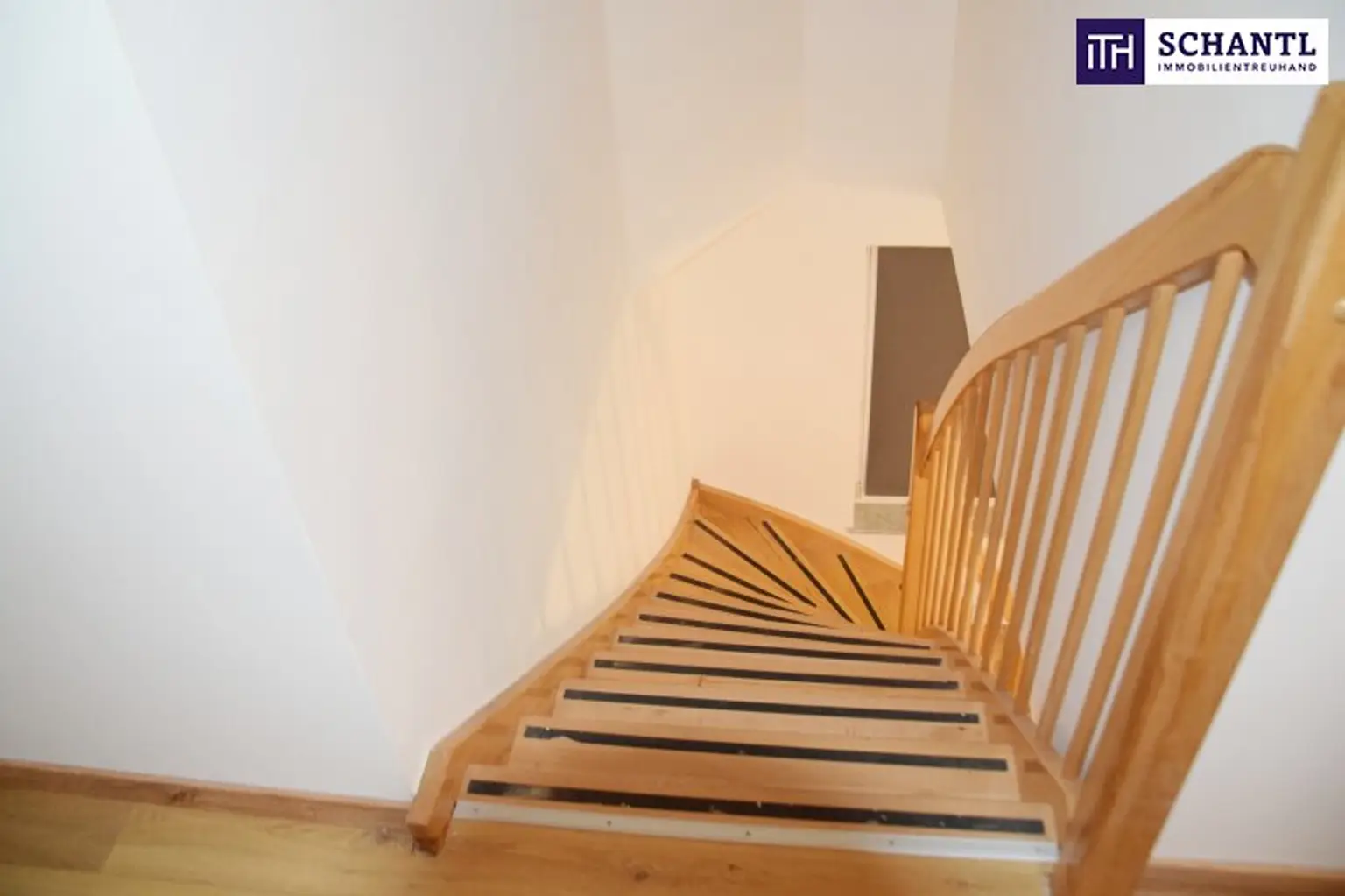 PEFEKT für FAMILIEN!! Charmante Maisonette mit 3 Zimmern inklusive Eigengarten und Einbauküche in Wildon zu unschlagbarem Preis! Bezug ab JUNI 2026 möglich!