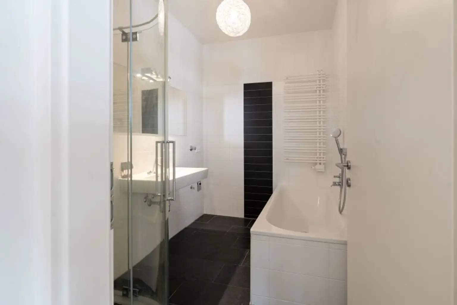 Nähe Landstraße: Moderne 3-Zimmer Wohnung mit Balkon und TG-Parkplatz zu mieten!