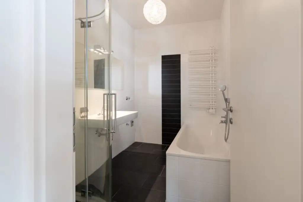 Nähe Landstraße: Moderne 3-Zimmer Wohnung mit Balkon und TG-Parkplatz zu mieten!