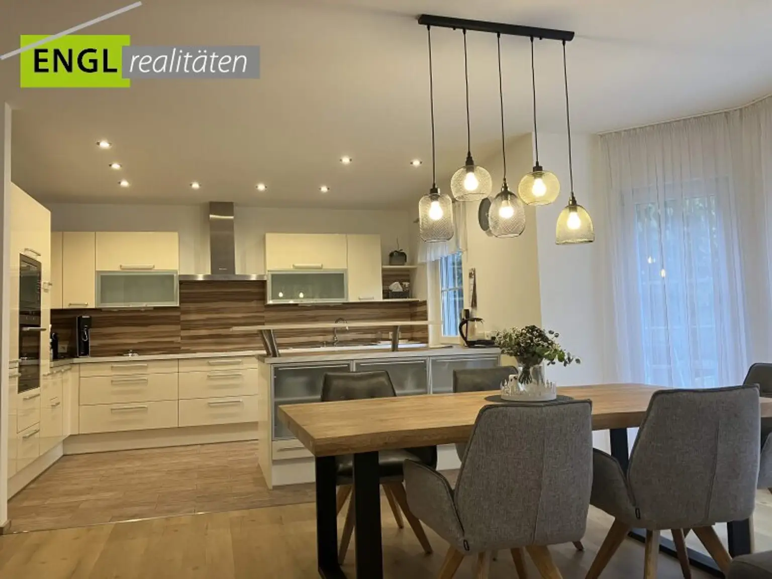 Genießen Sie Ihr eigenes Zuhause und profitieren Sie gleichzeitig von regelmäßigen Mieteinnahmen.