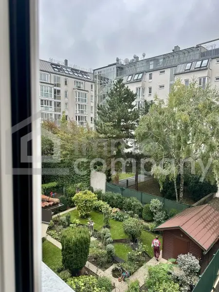 3-Zimmer-Wohnung mit Loggia in U-Bahn Nähe!