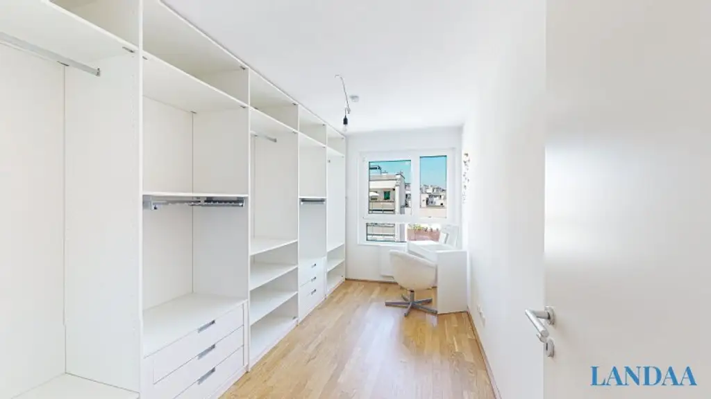 Wunderschöne 4 Zimmer Dachgeschosswohnung mit Garage