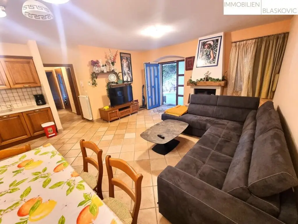 Porec Umgebung - Attraktives Steinhaus mit 2 Appartements und Pool/Wellness