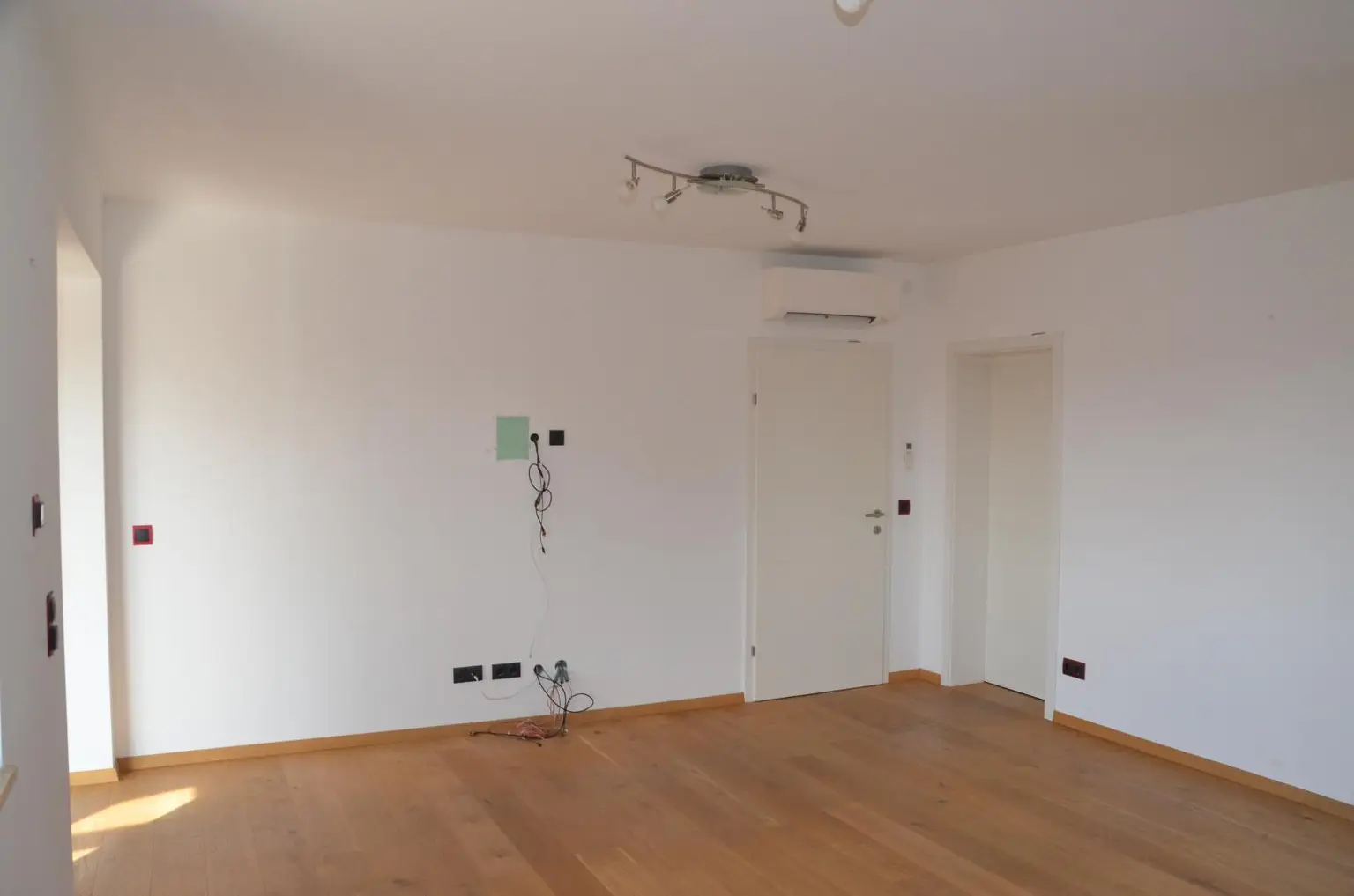 Moderne 4-Zimmer-Wohnung mit Wintergarten und Balkon