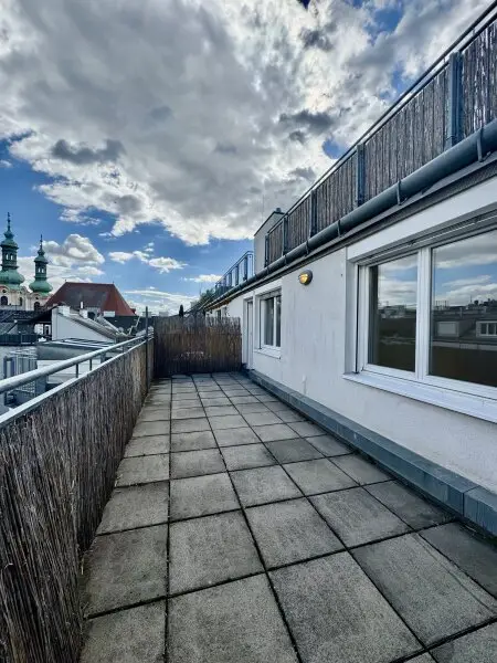 NEU! Lichdurchflutete Maissonette Dachgeschosswohnung mit Dachterrasse im Servitenviertel zu vermieten! Mit Blick auf Stephansdom und Kahlenberg!