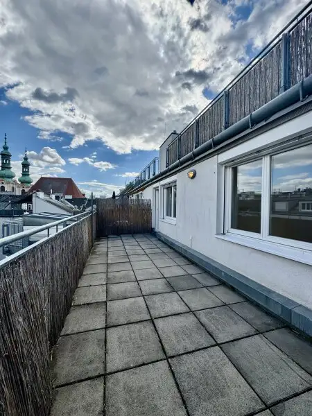 NEU! Lichdurchflutete Maissonette Dachgeschosswohnung mit Dachterrasse im Servitenviertel zu vermieten! Mit Blick auf Stephansdom und Kahlenberg!