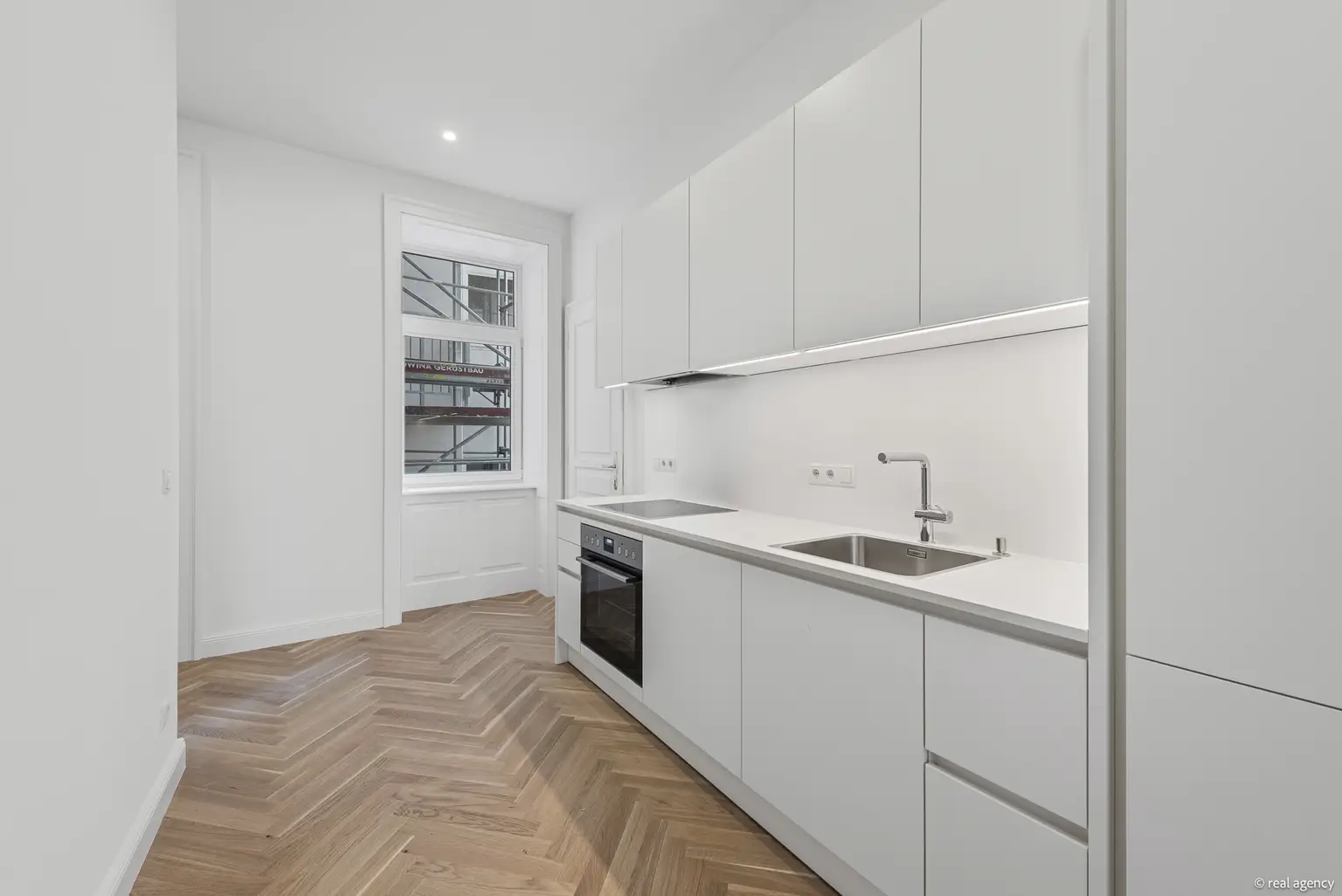 EIN WIENER ALTBAU, ZEITGEMÄSS GEDACHT