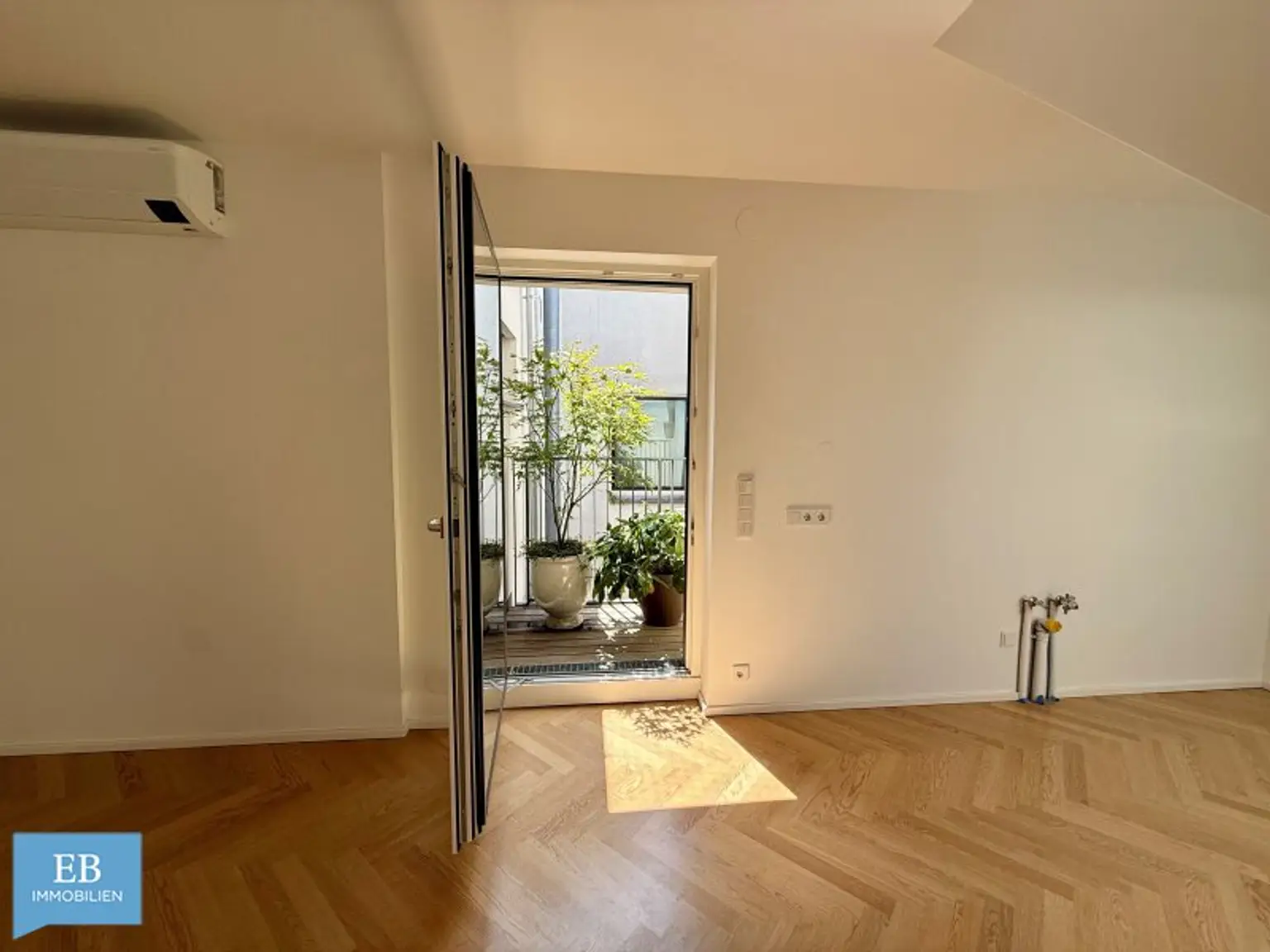 Willkommen in Ihrer neuen exklusiven Dachgeschosswohnung im 8ten Bezirk!