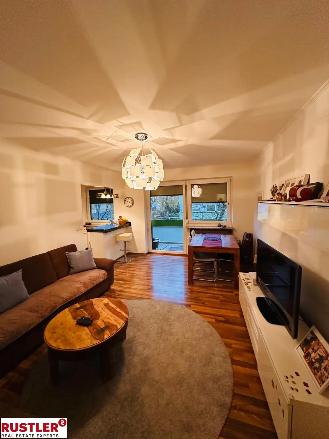 Freundliche 2-Zimmer-Wohnung mit Balkon 
ARNSDORFGASSE