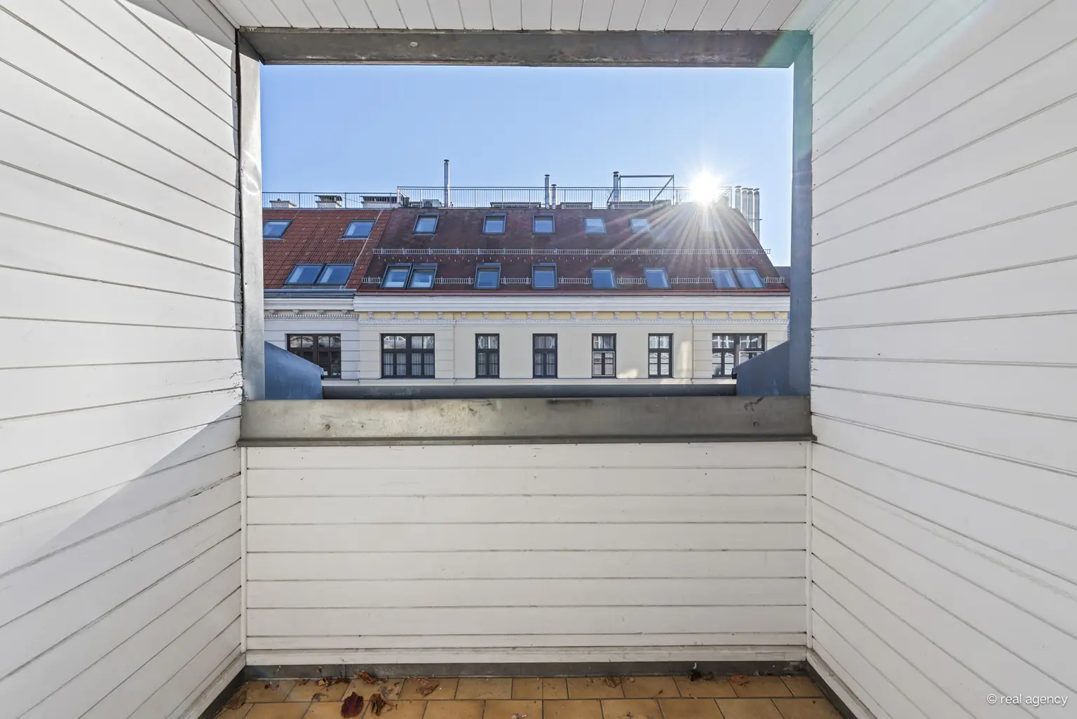 SERVITENVIERTEL - wunderbare südseitig gelegene Dachgeschoßwohnung mit Freifläche