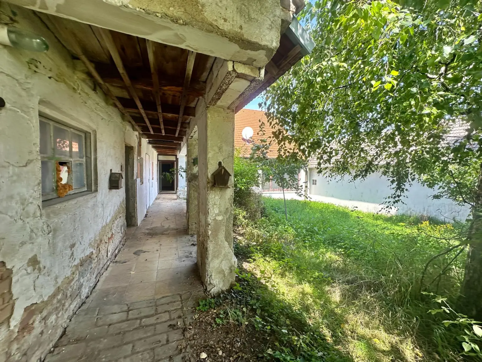 Ländliches Paradies - Sanierungsbedürftiges Landhaus auf großem Grundstück!