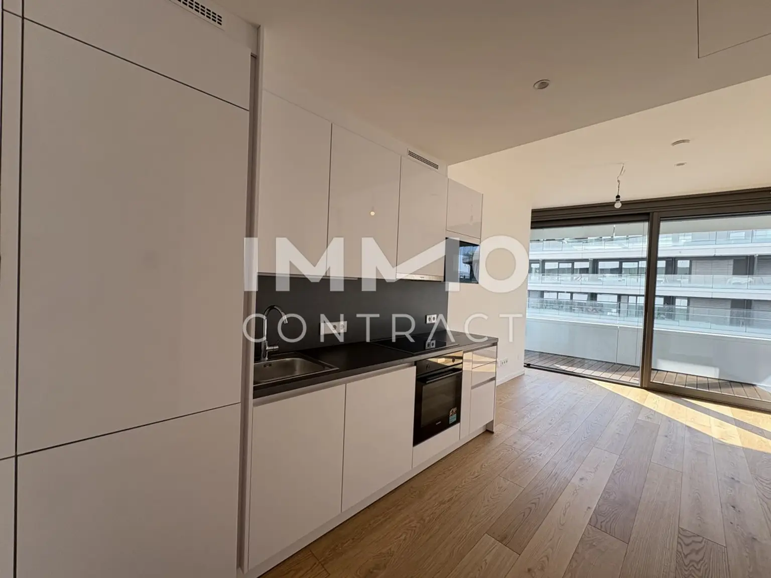 DANUBEFLATS: Entzückendes Studio mit sonnigem Balkon (Gym, Pool, Spa, Lounges im Turm) - NEW