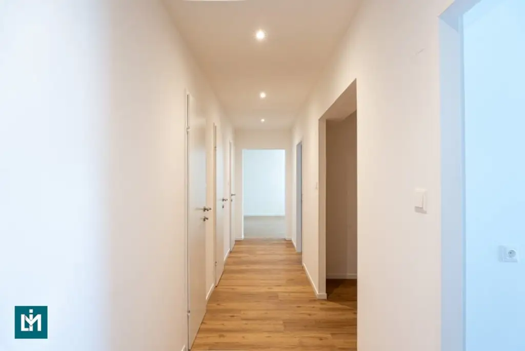 HOCHWERTIGE 3 - ZIMMER WOHNUNG / NÄHE SCN