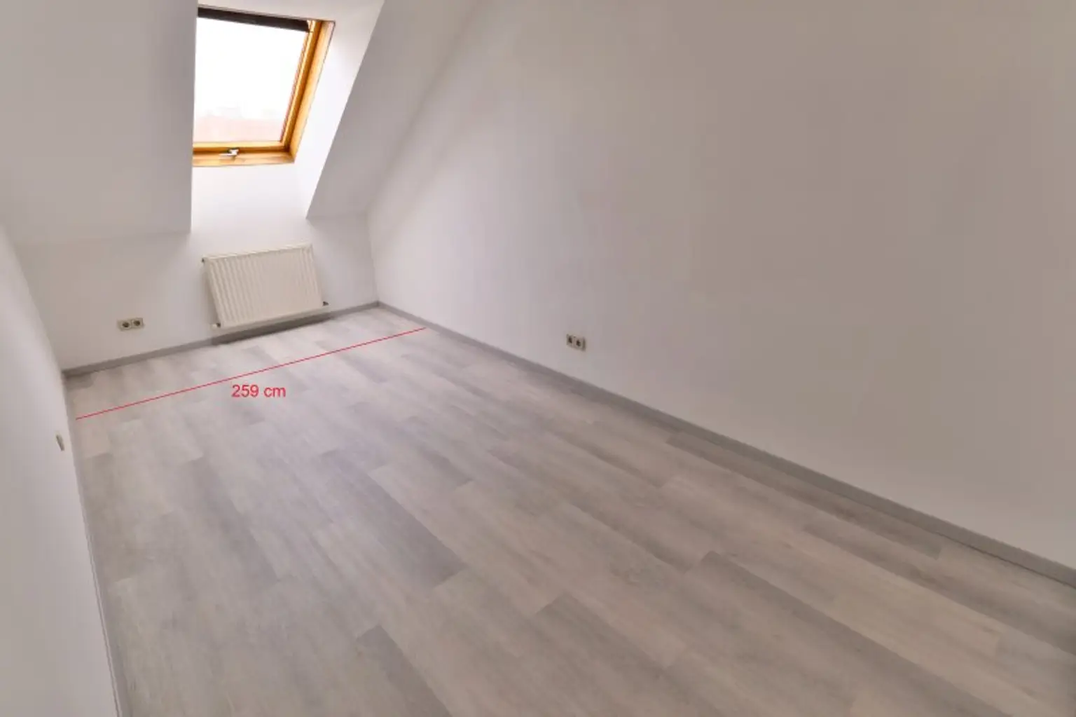 Nähe Innenstadt, Radetzkyplatz, UNBEFRISTETE Dachwohnung 3 Zimmer