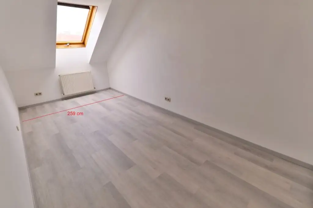 Nähe Innenstadt, Radetzkyplatz, UNBEFRISTETE Dachwohnung 3 Zimmer