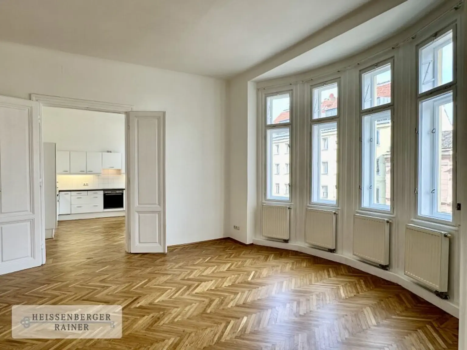 BELETAGE IN ALTHIETZING /// UNTER ST. VEIT /// GROSSZÜGIGE ALTBAUWOHNUNG