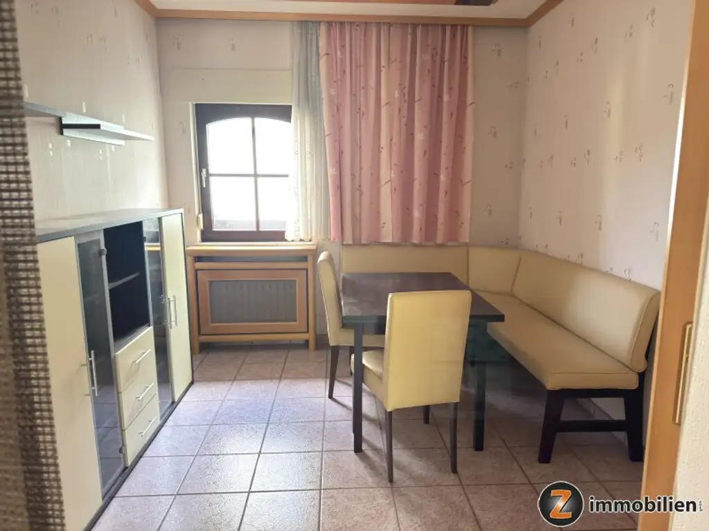 Einfamilienhaus mit Garage, schönem Garten und Teich in ruhiger Wohnlage