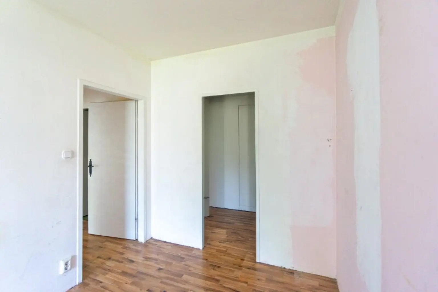 Zimmer 2 mit Schrankraum