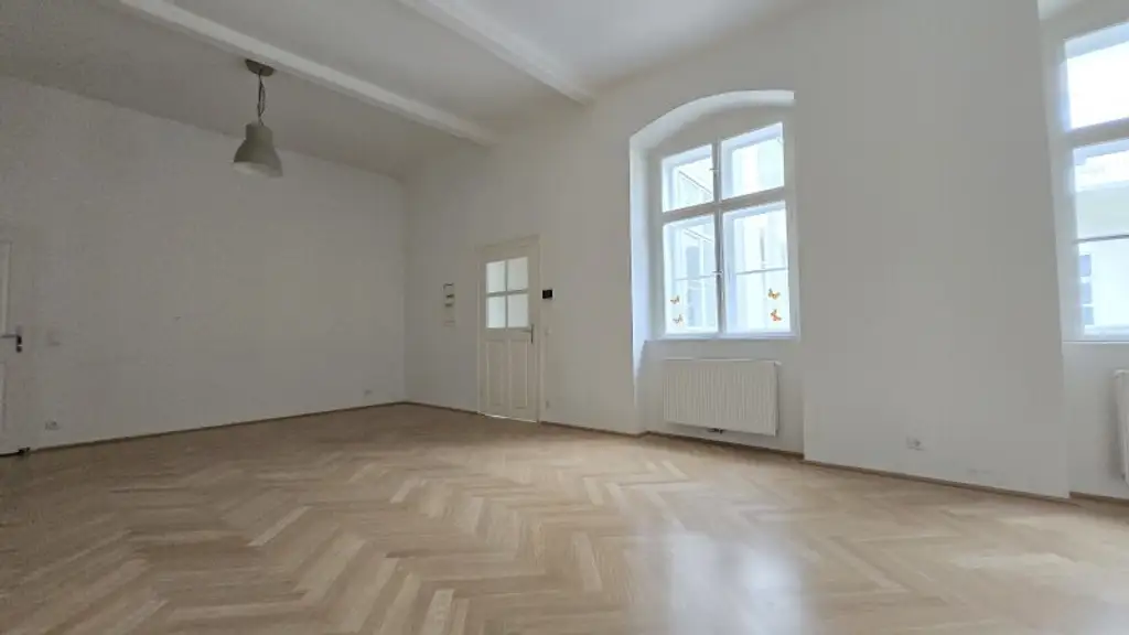 Traumhafte 2-Zimmer-Altbauwohnung in super zentraler Innenstadtlage