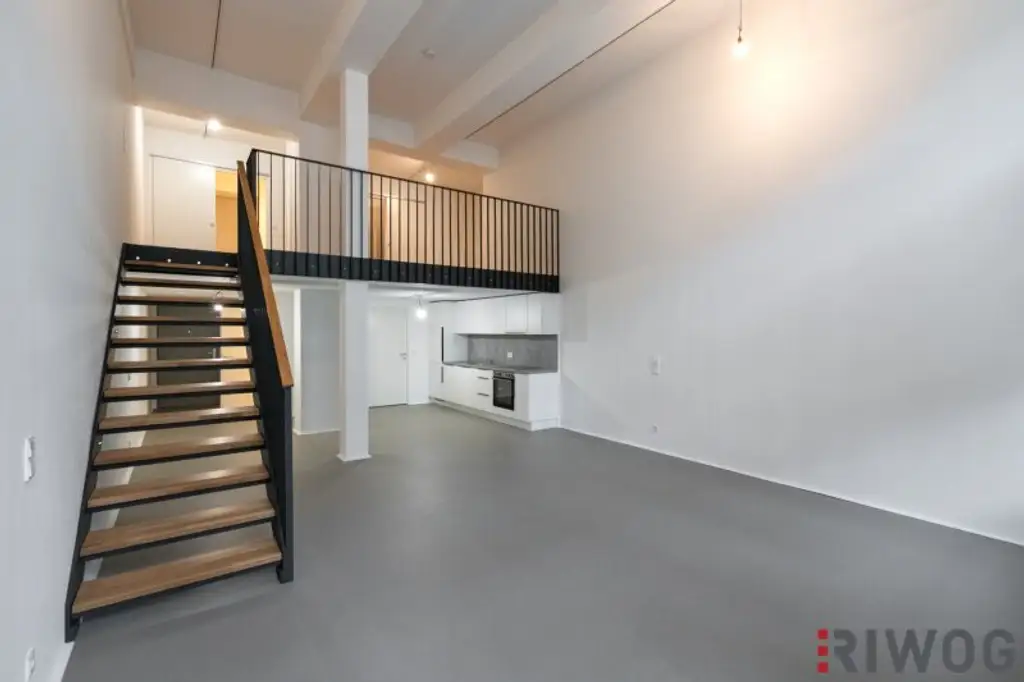 ERSTBEZUG nach Sanierung | Komplett hofseitiges Loft mit Balkon | Raumhöhe bis zu ca. 4,95 m | Büro/Praxis Nutzung und Kurzzeitvermietung möglich