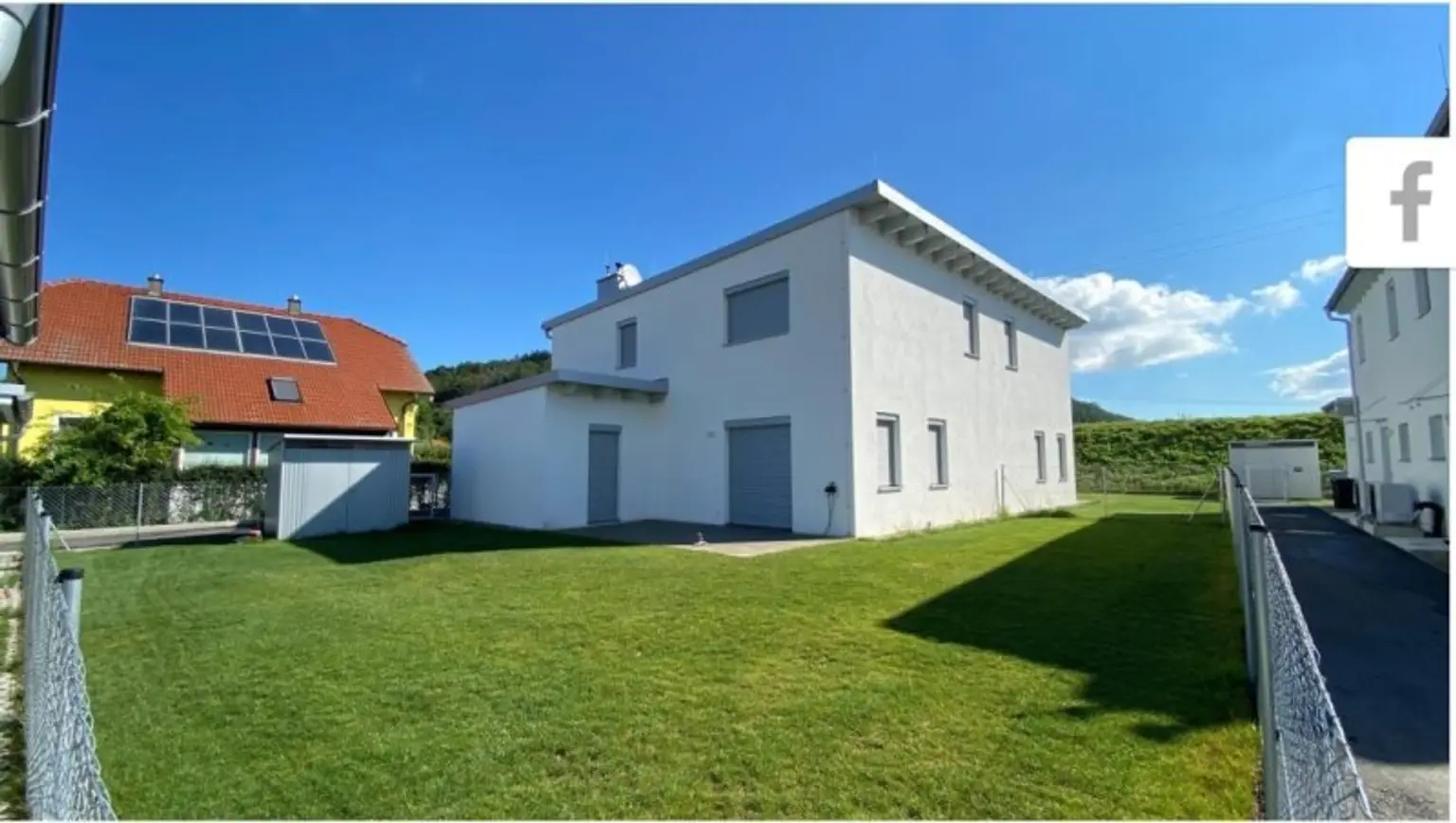Außenansicht mit großer Garten