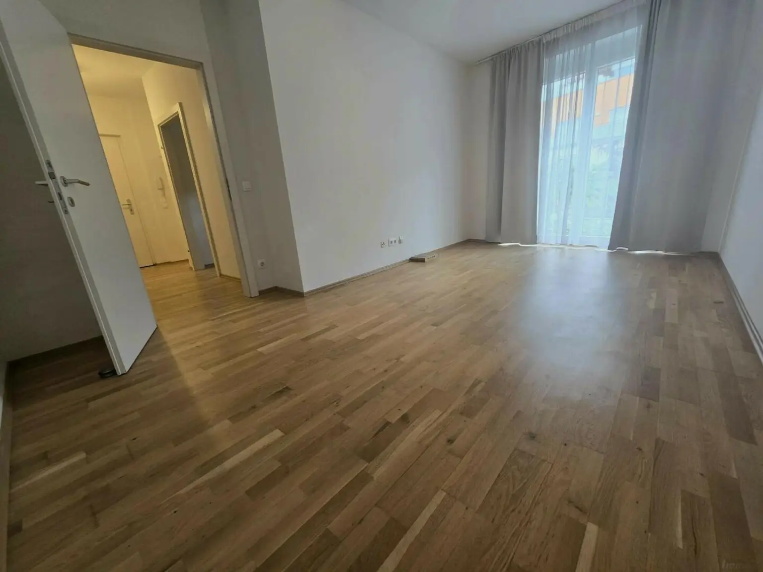 Wunderschöne Wohnung mit Balkon und TG - Hofseite!