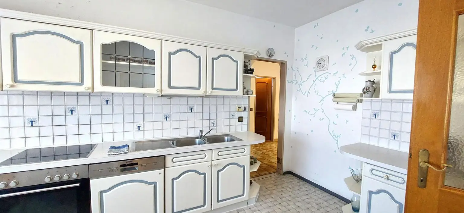 Solides Einfamilienhaus mit Garten